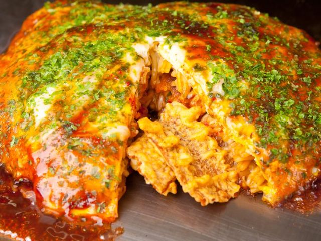 當地人喜愛的1957年創業的廣島御好燒店