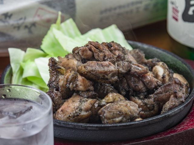 在博多享受宫崎的新鲜名牌鸡和烧酒