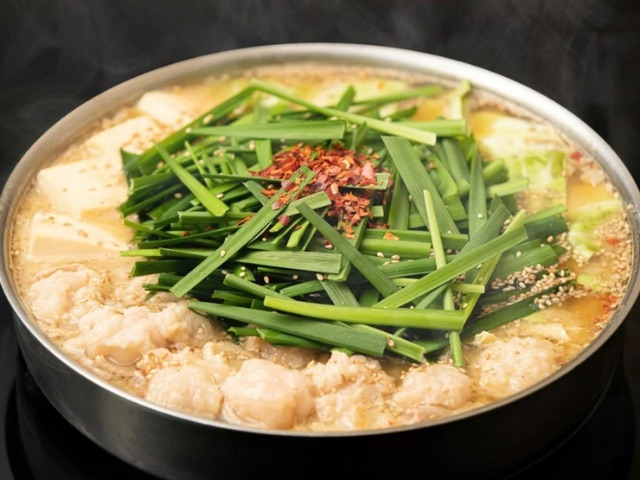 특별한 모츠나베 두 가지 종류, 간장과 된장을 먹고 비교해 보세요.