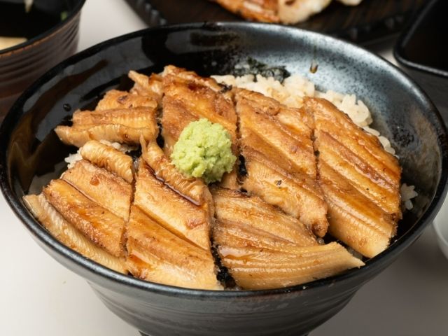 Indulge in the charm of Himeji with tantalizing conger eel and local sake that captivate food enthusiasts.