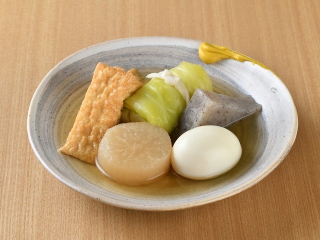간사이 육수로 조리한 담백한 맛의 오뎅을 즐기세요