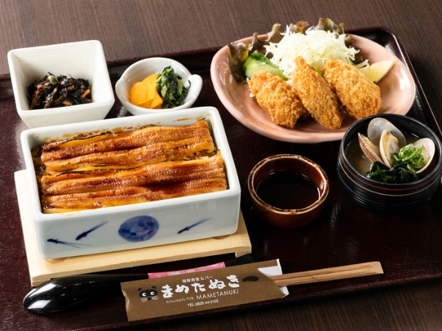A 일식 restaurant where guests can enjoy 미야지마 specialties such as conger eel and oysters