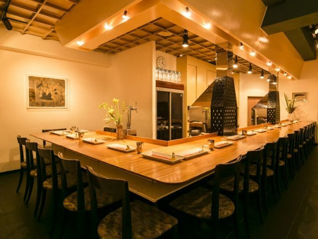 A Michelin one-star awarded tempura specialty restaurant located within a shopping arcade.