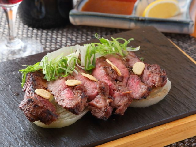 Enjoy Japanese cuisine made with carefully selected ingredients, including meat and vegetables.