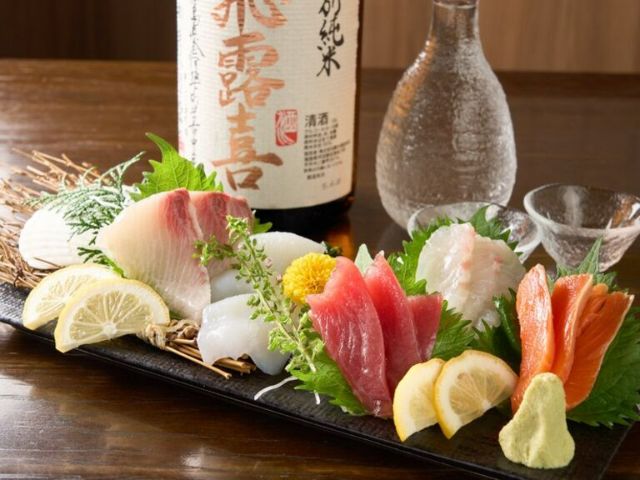 Seasonal seafood and carefully selected sake. A seafood izakaya that can be enjoyed by all generations.