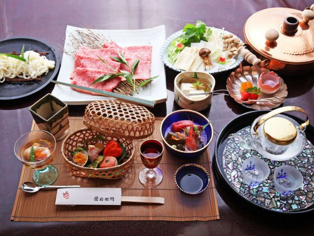 坚持地产地消的,充满情趣的老字号料亭