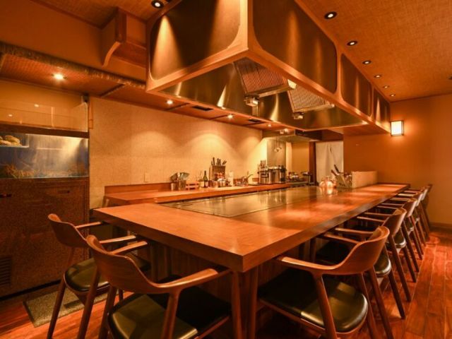 A summer trip to Hiroshima involves exploring local specialties with Hiroshima Electric Railway. Here are five recommended gourmet restaurants showcasing regional pride.