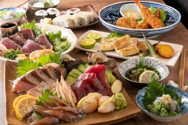 Reservation recommended! Enjoy seasonal fish with fine sake.