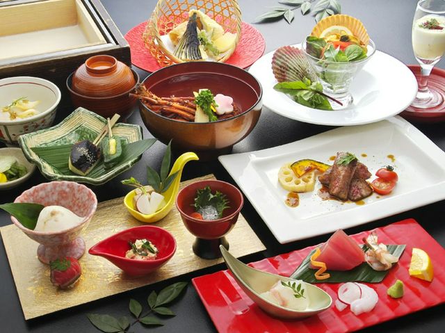 400年的歷史空間中,精緻的豆腐和土佐料理