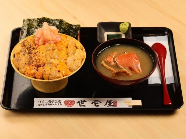 在海胆专门店尽享幸福的海胆丼