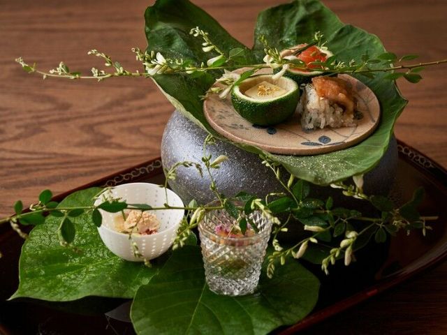 A long-established restaurant of "French kaiseki" that stimulates the five senses.