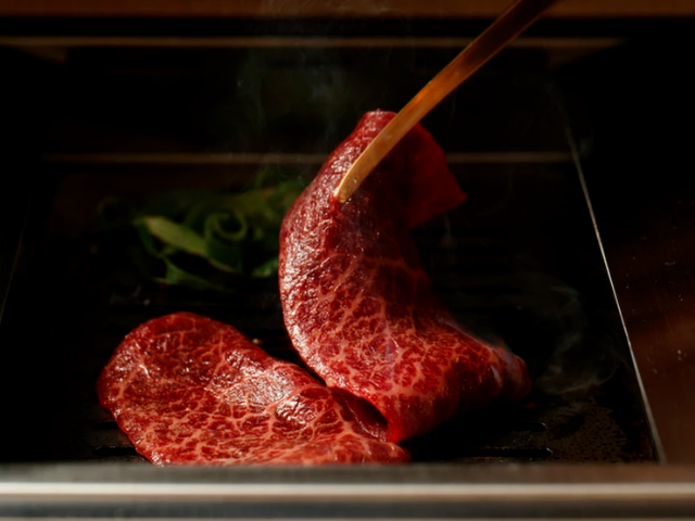 与名酒一起品尝全国最高峰的品牌牛的“奢华烧肉”
