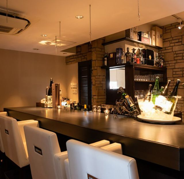 想續攤就來這裡！一個人小酌或約會都適合的5家推薦酒吧｜大阪