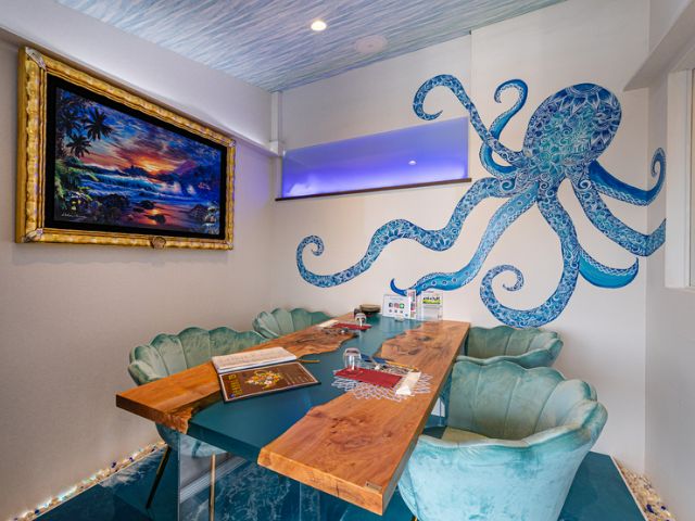 Enjoy gourmet food leisurely at a house restaurant.