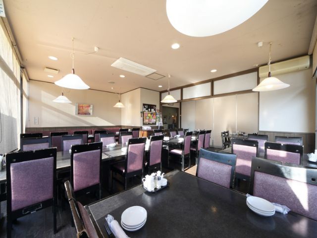 雄偉的景色中，您可以享用精選食材製作的絕品中國料理