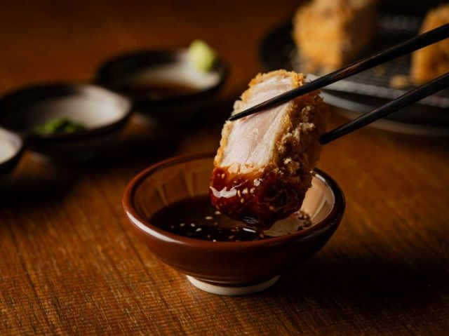 The ideal form of a tonkatsu restaurant that has pursued the desire to eat like this | Gaienmae[Tonkatsu Kokomade Yaruka]