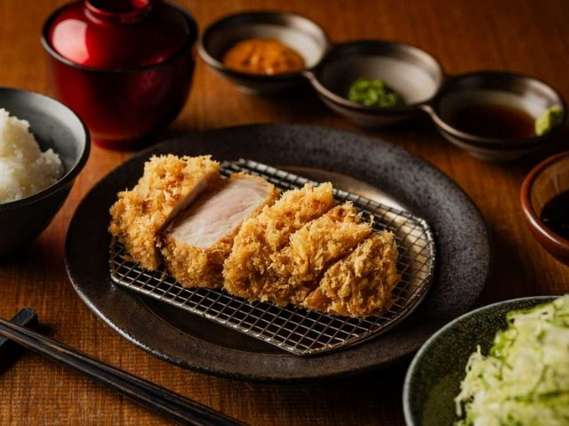 The ideal form of a tonkatsu restaurant that has pursued the desire to eat like this | Gaienmae [Tonkatsu Kokomade Yaruka]