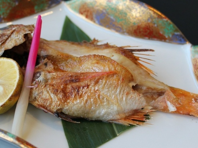 岛根和牛和山阴的新鲜鱼等,品尝当地食材