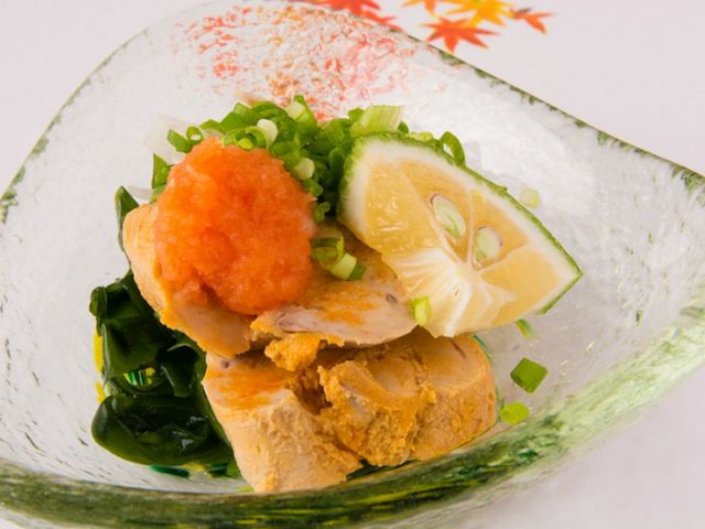 Sushi made with naturally caught fresh fish from Hokkaido, expertly crafted by skilled artisans.