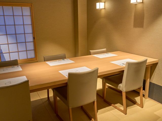 Enjoy authentic sushi slowly in Tokyo. A special restaurant with private rooms.