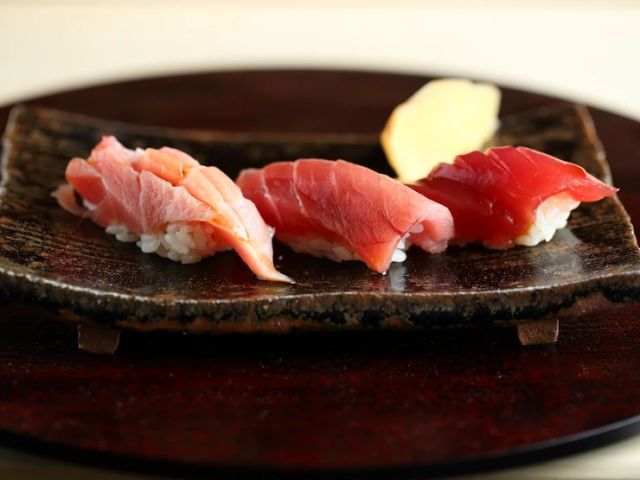 Enjoy exquisite 'Tuna Nigiri' and seasonal Japanese cuisine directly from a tuna wholesaler.