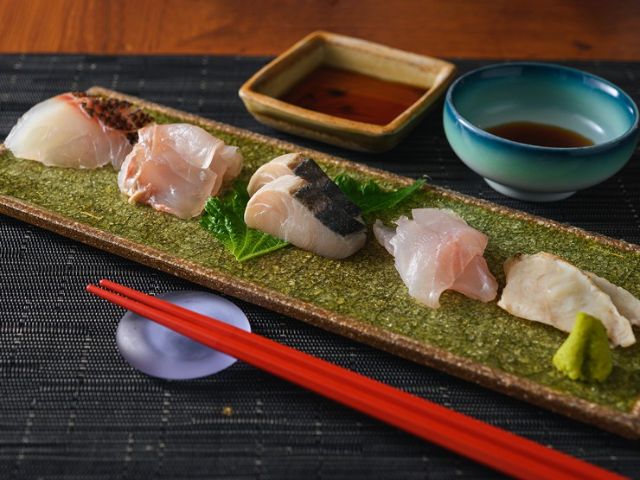 Enjoy Japanese cuisine and local sake casually at a hidden gem near the station