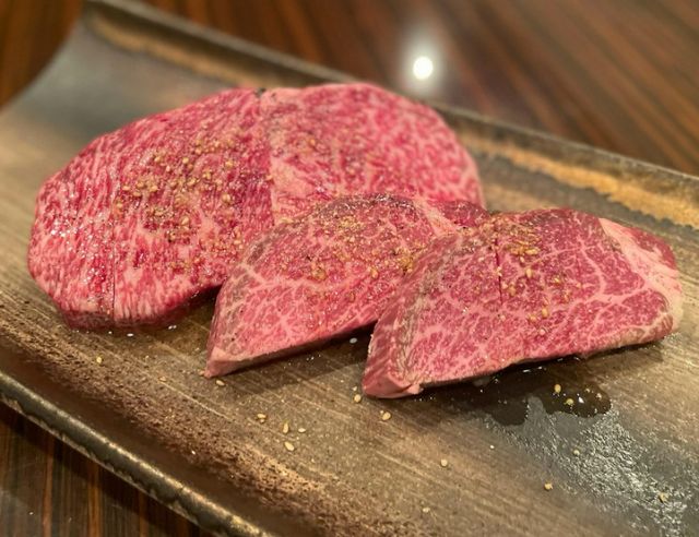在白金高轮的隐秘之地品尝最高级的黑毛和牛