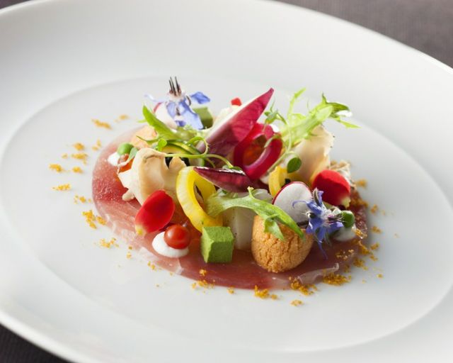 Exquisite French cuisine created through the collaboration between local producers and chefs