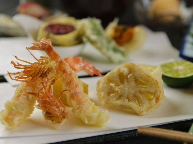 在吧台輕鬆品嚐季節性的正宗京風天婦羅