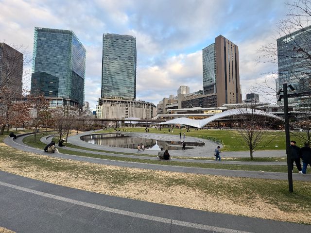 A Guide to Umekita & Umeda Sky Building: Experience Osaka’s Modern Greenery and Retro Flavors