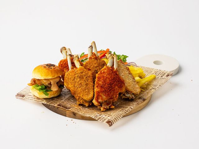 他處無法體驗的，生榨酸味飲料與多汁雞肉的搭配絕佳