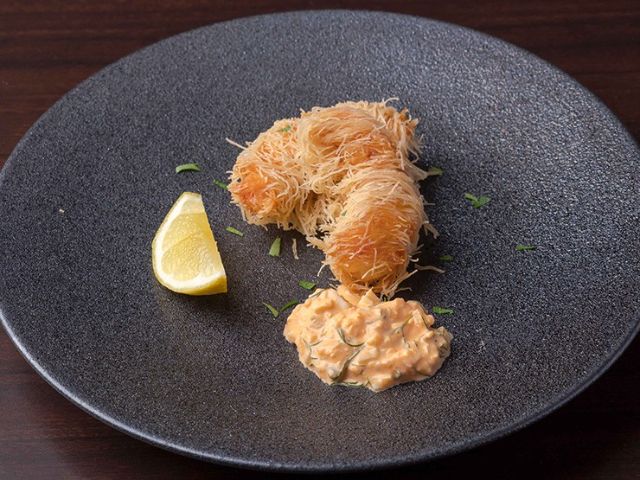 品尝正宗料理,享受香槟和勃艮第葡萄酒