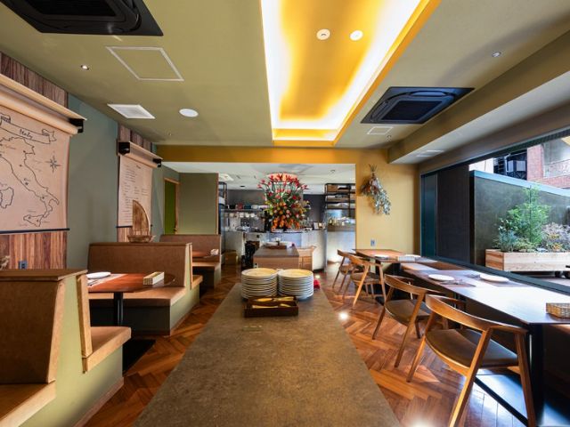 Within walking distance from Sannomiya Station. A delicious restaurant you'll want to visit when in Kobe.