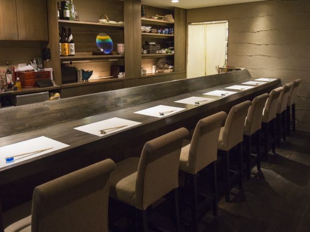 Within walking distance from Sannomiya Station. A restaurant worth visiting when in Kobe for delicious meals.
