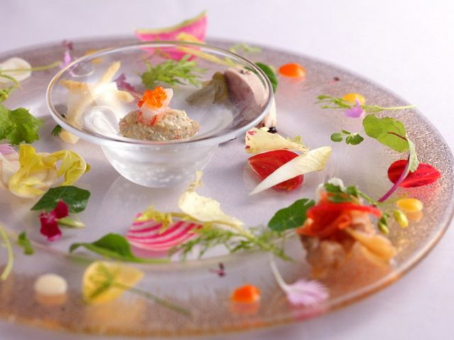 A Kobe French restaurant suitable for an adult journey, offering a comfortable atmosphere of calm and luxury