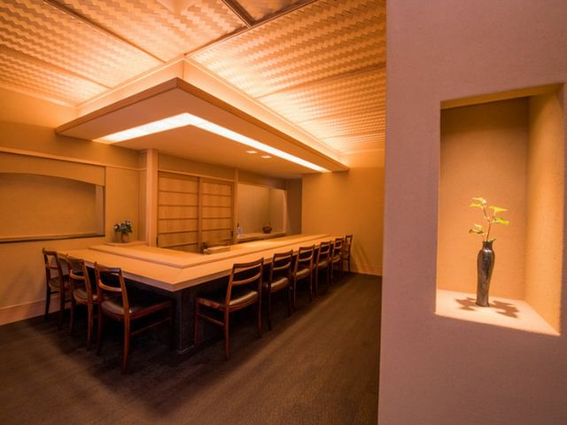 If one wishes to savor high-end sushi in Fukuoka Prefecture, here are five recommended restaurants to visit.