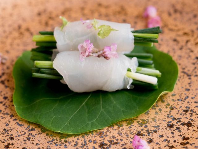 A distinctive restaurant where one can enjoy pairing aged sushi with sake