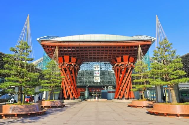 Savor the Flavors of Fall in Kanazawa, Where Seafood Is Superb!