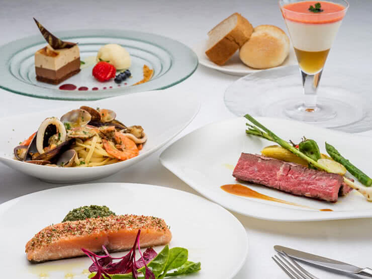 有露臺的咖啡店與餐廳一覽 <那霸・浦添篇> vol.2 以日本的美麗海岸作背景,一面享用美食吧!