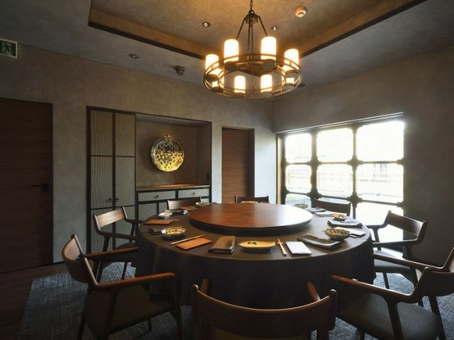 Highly rated in 'Gault & Millau 2024' and also a star recipient in 'Michelin Guide Tokyo 2024', this restaurant is garnering attention in Tokyo.