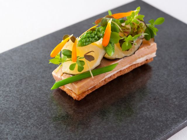 The restaurant offers a 'chef's choice course' that brings out the flavors of the ingredients procured on the day.