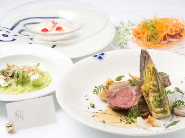 Enjoy dishes that make the most of seasonal flavors in a chic and tranquil setting