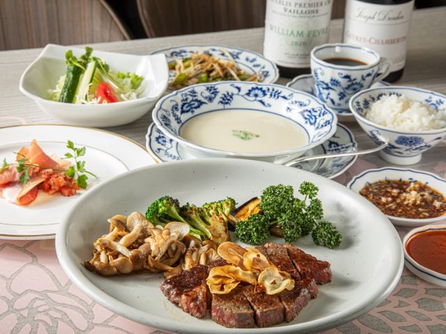 A steakhouse beloved by locals, serving black Wagyu beef