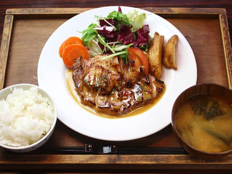 Eat Lunch for 1,000 JPY or Less! Must-Try Restaurants in Fukuoka