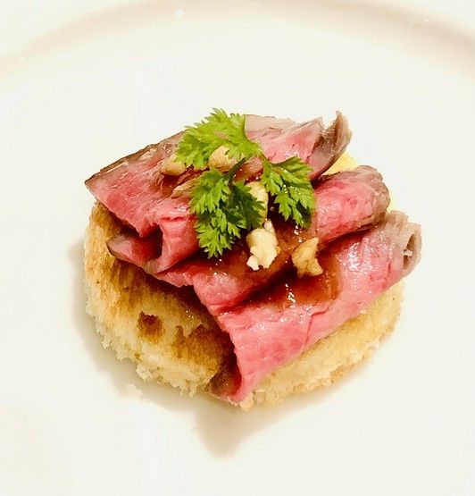 沉醉於精選黑毛和牛的美味，完全預約制的餐廳