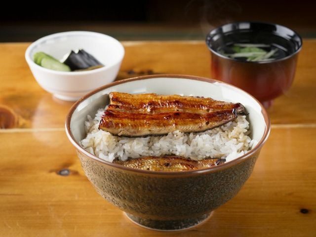 The eel, grilled using an original method, is delightfully soft and melts in your mouth.