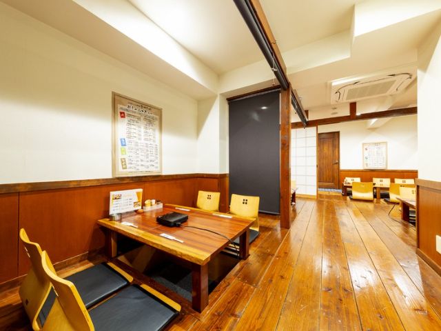 A casual and affordable restaurant to enjoy while strolling through the streets of Osaka