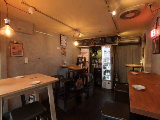 A casual and affordable restaurant to enjoy while strolling through the streets of Osaka