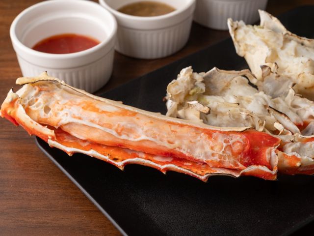 A fresh spot within the market where one can easily enjoy exceptionally fresh seafood