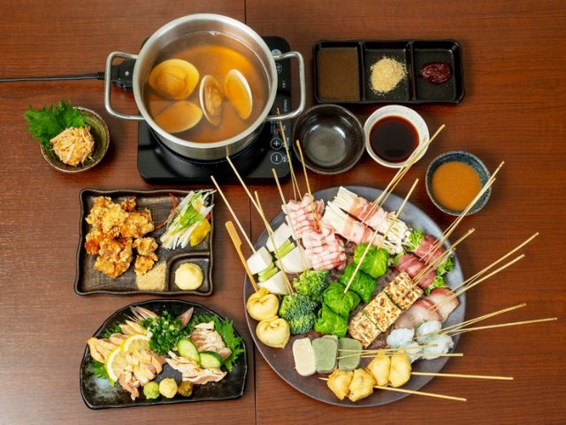 品種豐富的食材用串來享用,新風格的涮涮鍋